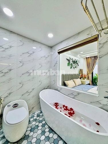 Đi nước ngoài định cư bán gấp nhà ở đường Dương Đình Nghệ, phường 8, q