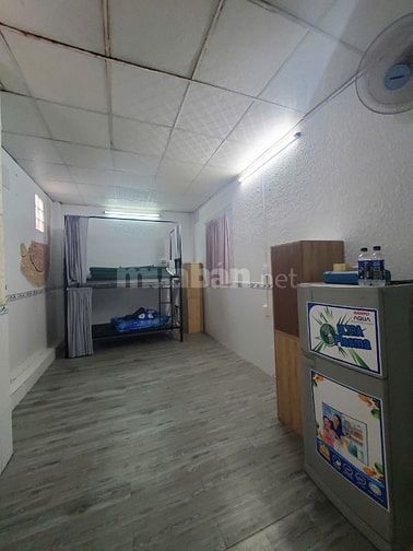 Phòng trống 26m2 có kệ bếp, tủ lạnh, máy lạnh ngay mt Âu Dương Lân, Q8