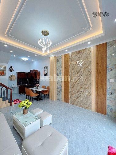 Nhà lầu đẹp Hẻm 73 Nguyễn Trãi, ngay tuyến phố thời trang