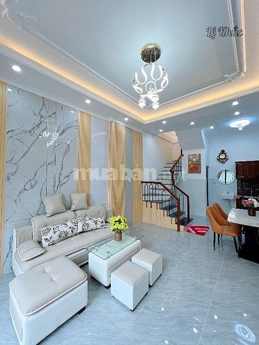 Nhà lầu đẹp Hẻm 73 Nguyễn Trãi, ngay tuyến phố thời trang