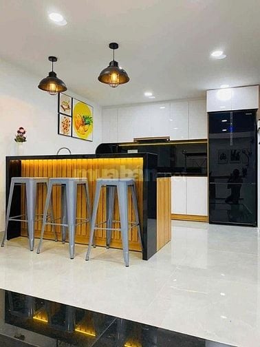 Nguyên căn hẻm 594/2 Sư Vạn Hạnh, Phường 10, Quận 10