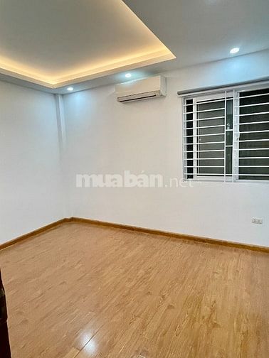 Nhà dân thoáng trước sau-Ôtô 7 chỗ đỗ cửa phố Lê Trọng Tấn 40m2*5 Tầng