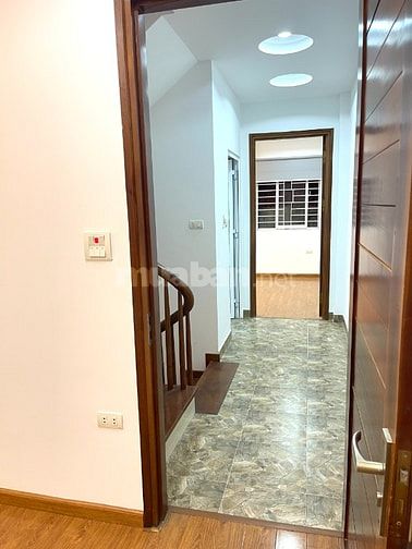 Nhà dân thoáng trước sau-Ôtô 7 chỗ đỗ cửa phố Lê Trọng Tấn 40m2*5 Tầng