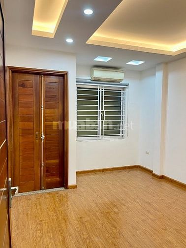Nhà dân thoáng trước sau-Ôtô 7 chỗ đỗ cửa phố Lê Trọng Tấn 40m2*5 Tầng