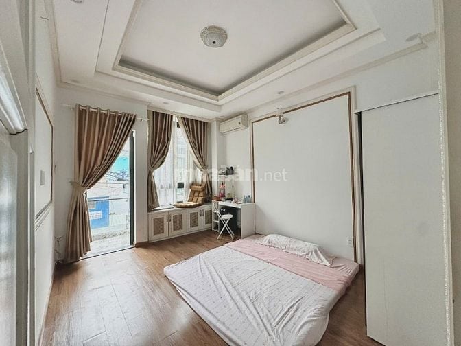 Bán nhà khu VIP ngã 4 Phú Nhuận - Hẻm xe hơi thông - Nhà mới nở hậu 