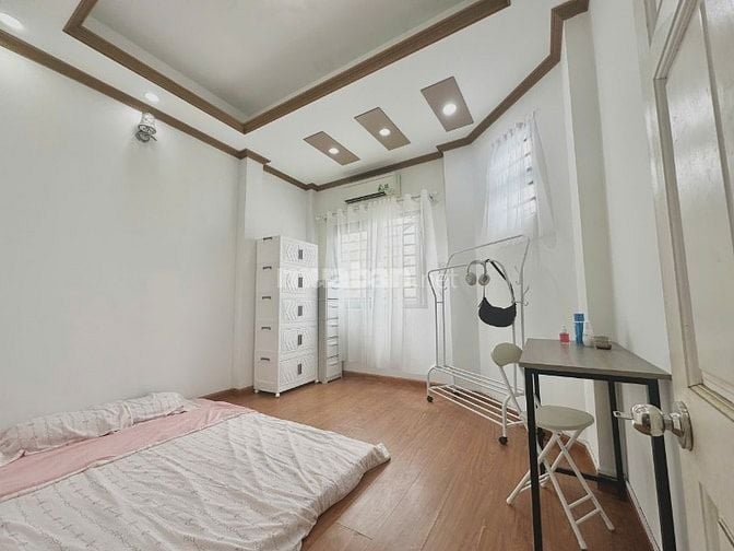Bán nhà khu VIP ngã 4 Phú Nhuận - Hẻm xe hơi thông - Nhà mới nở hậu 