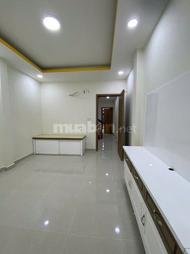 Bán nhà riêng 1 trệt + 2 lầu tại trung tâm quận 6, ngay vòng xoay Phú 