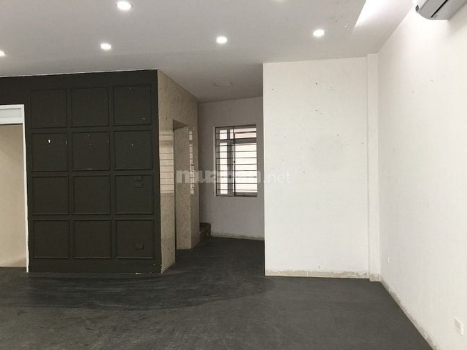 Cho thuê nhà 1012A mặt đường Láng, làm văn phòng, cửa hàng, 50m2x 4,5T