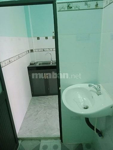 Cho thuê nhà hẻm 2,5m Nguyễn Thị Thập P.Tân Phú Q.7 giá 6 triệu 32m².