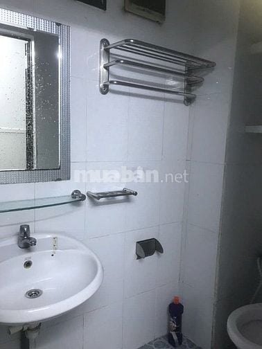 Cho thuê căn hộ lầu 5 c/xá Lý Thường Kiệt P.7 Q.10 giá 6,5 triệu 64m².