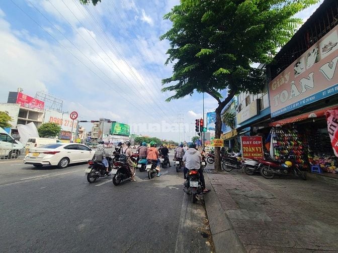 [GV] MB ngay ngã tư giao lộ Phạm Văn Đồng-Lê Quang Định