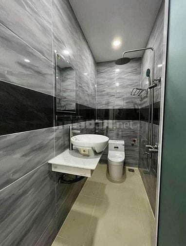 Bán nhà ngay trung tâm Tân Phú giá cực hời DT 20m2