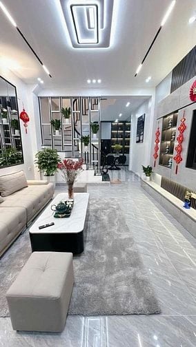 Nhà mới đẹp ở ngay Xuân Thủy 4 tầng 42m2, 50m ra ô tô, nội thất xịn 