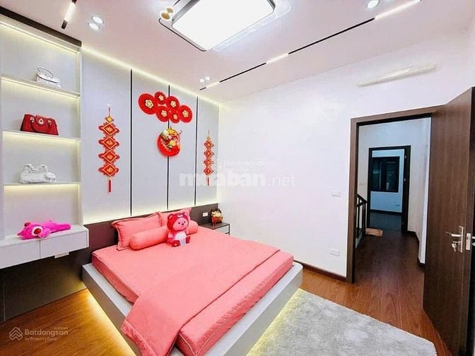 Nhà mới đẹp ở ngay Xuân Thủy 4 tầng 42m2, 50m ra ô tô, nội thất xịn 