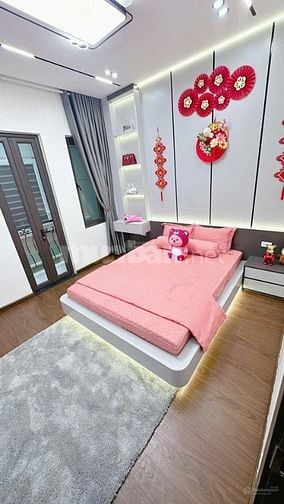 Nhà mới đẹp ở ngay Xuân Thủy 4 tầng 42m2, 50m ra ô tô, nội thất xịn 