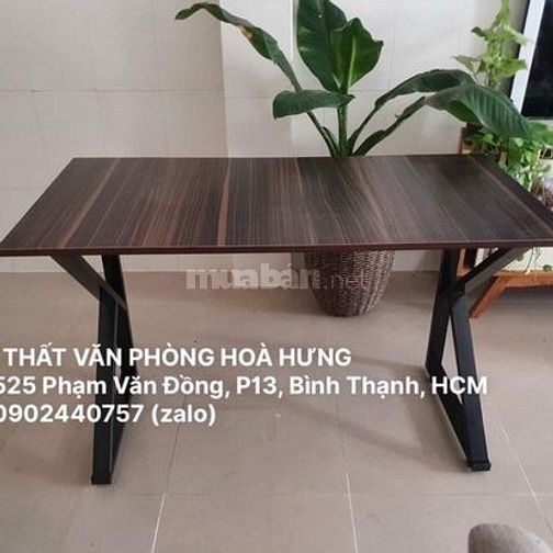 950k Bộ bàn chân sắt dài 1M2 + ghế xoay lưới vuông tay bầu, mới 100%