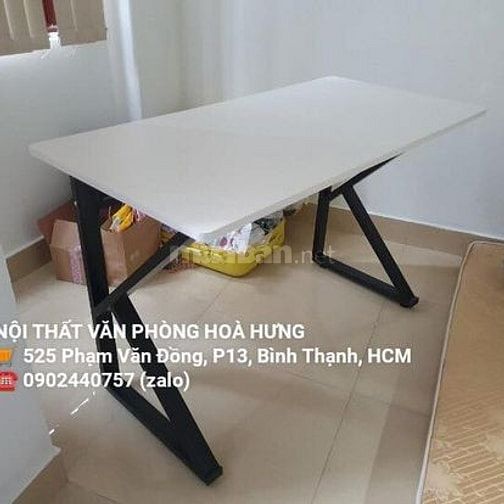 950k Bộ bàn chân sắt dài 1M2 + ghế xoay lưới vuông tay bầu, mới 100%