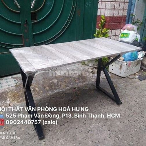 950k Bộ bàn chân sắt dài 1M2 + ghế xoay lưới vuông tay bầu, mới 100%