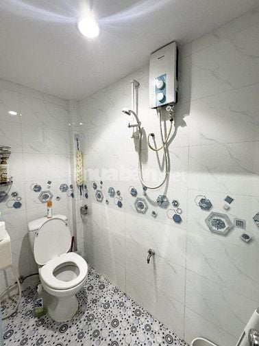 Nhà 2 tầng, 2PN, 2WC, 42m2, hẻm rộng yên tĩnh, cạnh đường Bắc Hải, Tân