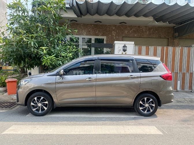 xe 7 chổ Suzuki Ertiga Hybrid 2022 nhập khẩu số tự động