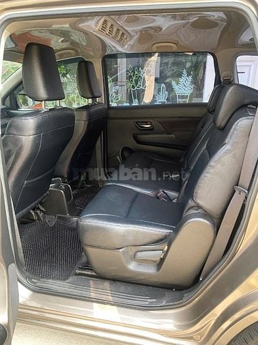 xe 7 chổ Suzuki Ertiga Hybrid 2022 nhập khẩu số tự động