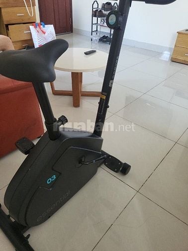 Máy đạp xe Essential Decathlon khung thép 20kg