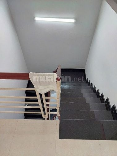 Bán nhà MT Nguyễn Hồng Đào, DT 4m x 16m 4 tầng, 16 tỷ còn thương lượng