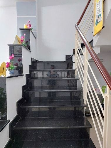 Bán nhà MT Nguyễn Hồng Đào, DT 4m x 16m 4 tầng, 16 tỷ còn thương lượng