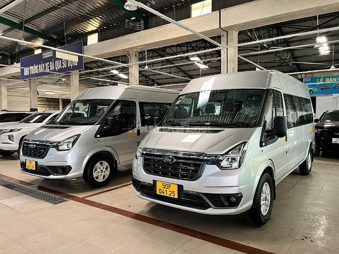 Cho thuê xe Ford Transit 16 chỗ đi chơi cuối tuần, Lễ - Tết