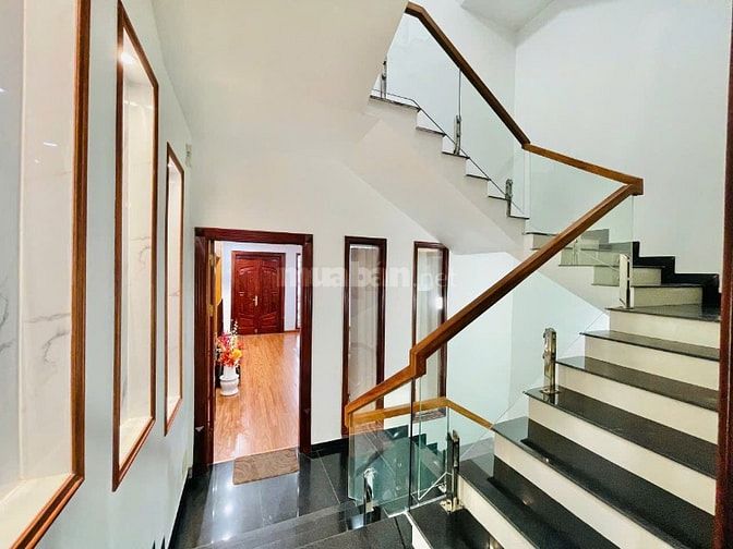 90m2 nhà 4 tầng sân cổng gara phố Tô Vũ - Văn Cao