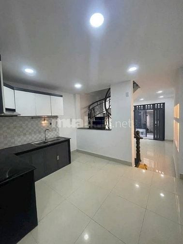 Xoay vốn bán nhà  Nguyễn Kiệm, p.3, Quận 3. Giá 2,86 tỷ/40m2, hẻm 4m