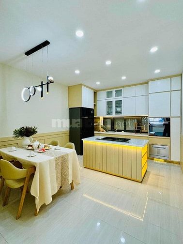 BÁN GẤP NHÀ LÝ CHÍNH THẮNG P7, Q3 3TỶ65/ 60M2 ĐANG CHO THUÊ 9 PHÒNG 