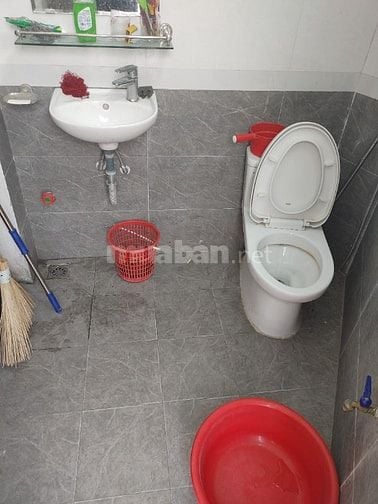 Cc cho thuê tầng 1 riêng biệt đã ngăn vách ở cc đồng tàu hoàng mai