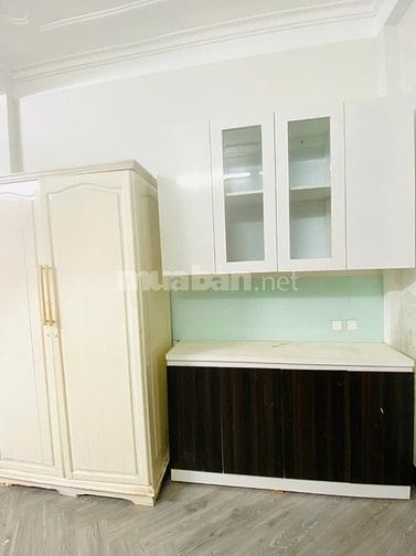 Cho thuê nhà nguyên căn, DT 35 m2x5 tầng, phố Lý Nam Đế.