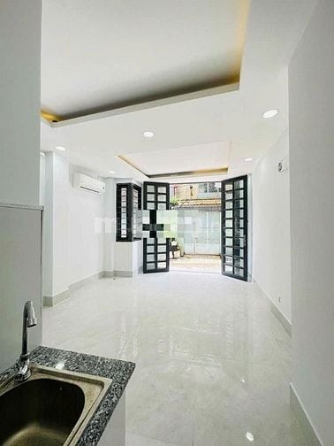 Cho thuê nhà hẻm 4m Cách Mạng Tháng 8 P.15 Quận 10 giá 7 triệu – 24m2