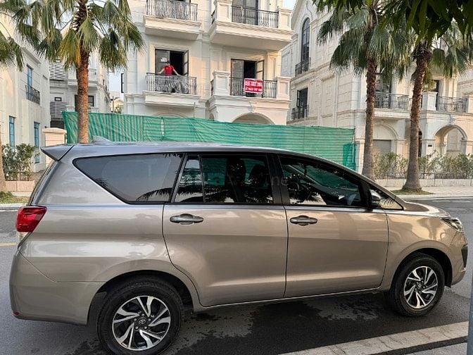 Bán xe Innova 2021, số sàn, xe đẹp nguyên hãng, được bảo dưỡng dầy đủ