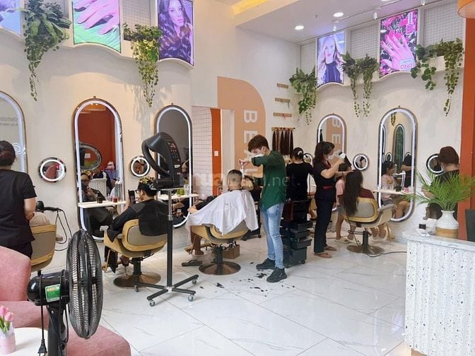 Salon MAGIC HAIR & NAILS cần GẤP nhân viên LỄ TÂN