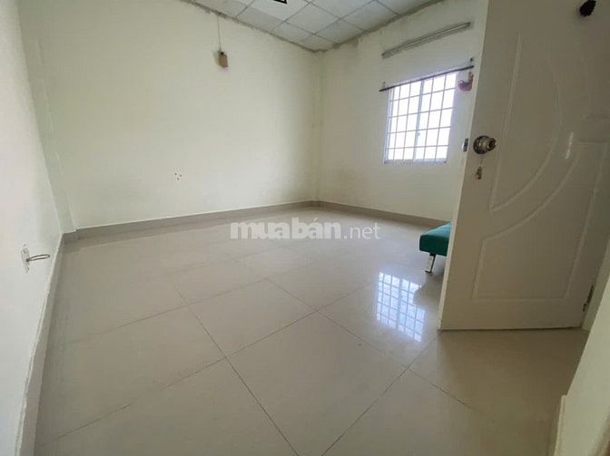 Phòng rộng 32m2, có WC trong phòng, tách bếp, giá ưu đãi 