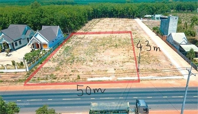 Bán gấp 2MT(50x43=2.250m2)full SHR TC,Sát trường chợ(cty PHÚ HÀO)960TR