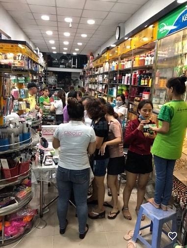 Cần gấp tuyển 2 bạn bán hàng tại shop 