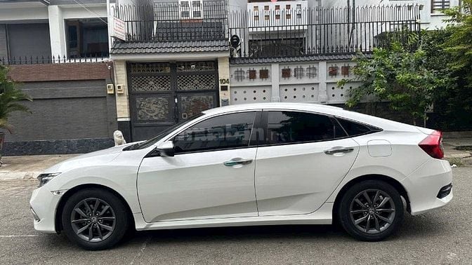 Honda Civic 1.8G Vin 2021 Đk T12/2021 màu trắng xe nhập Thái 