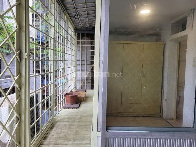 Cho thuê nhà tập thể tầng 3, 40m2, Lê Thánh Tông, Hà Nội, 7 triệu