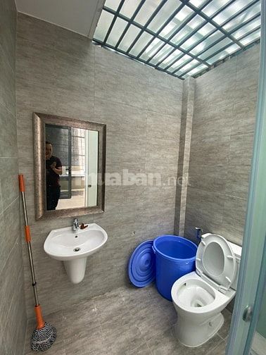 Bán nhà 1 hầm 1 trệt 3 lầu đường 16m KDC Sadeco Phước Kiển 5 PN 6WC 