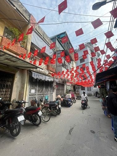 Cho thuê nhà 2 tầng mặt ngõ kinh doanh ô tô đỗ cửa