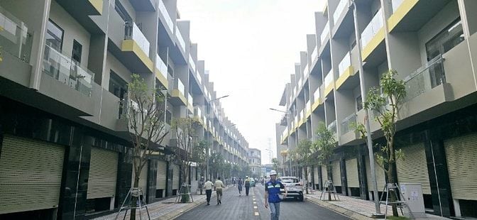 Bcons uni valley - Nhà phố Phát Khang dĩ an kế bên Bcons plaza