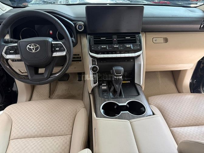 Bán Toyota Land Cruiser LC300 sản xuất 2022.