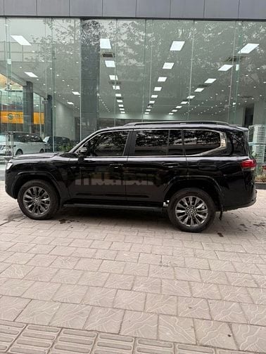 Bán Toyota Land Cruiser LC300 sản xuất 2022.