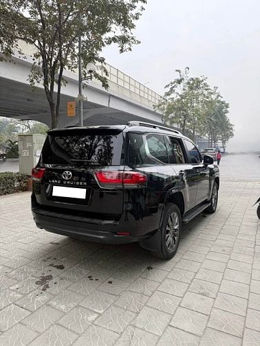 Bán Toyota Land Cruiser LC300 sản xuất 2022.