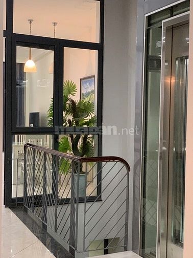 Cho thuê căn hộ ngõ 210 Đội Cấn, 100m2, 2 ngủ, full đồ 