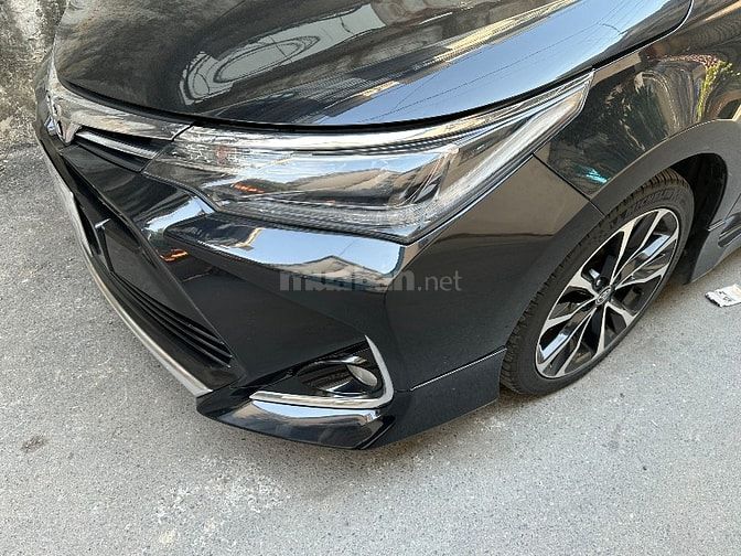 Cty gia đình bán xe Toyota Altis 1.8V màu đen model 2021